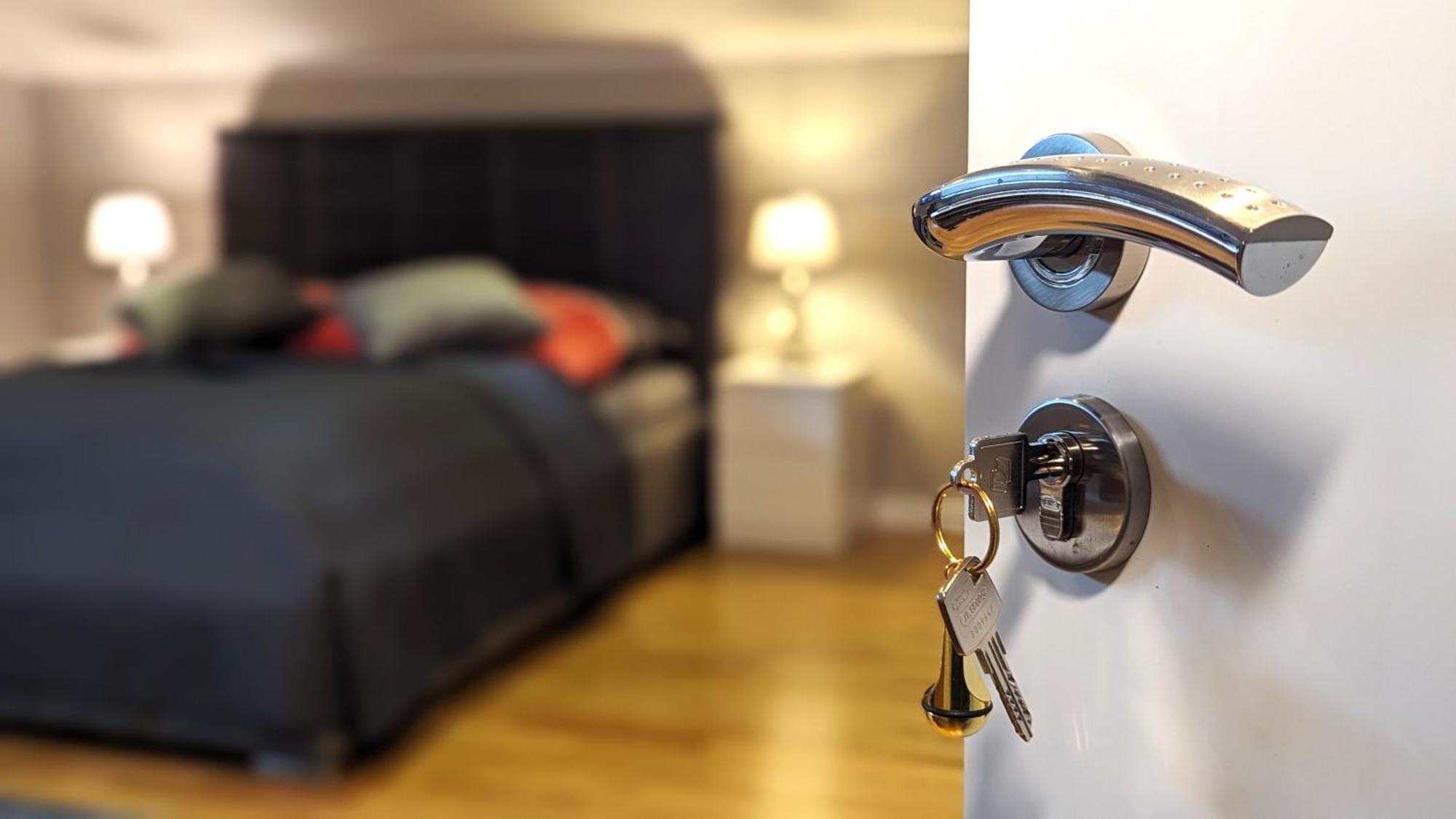 3 Rooms - Zimmervermietung Naehe Flughafen Ber - Gratis Wlan, Parken & Netflix Berlin Exterior photo
